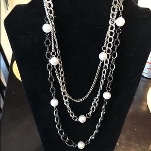 Multilayered necklace silver/metallic